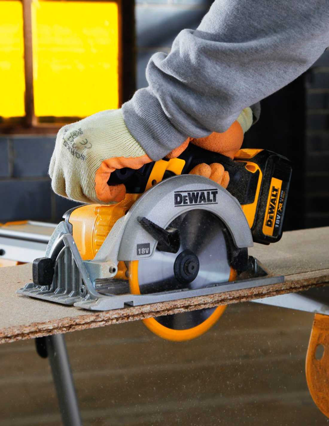 Dewalt Kit mit DCD796 Bohrhammer + DCS391 Kreissäge + 2bat 2Ah + Ladegerät + TSTAK VI DCK291D2