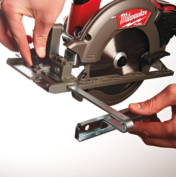 Sierra Circular para madera y plástico M18 FUEL 55mm con maletín Milwaukee M18 CCS55-0X