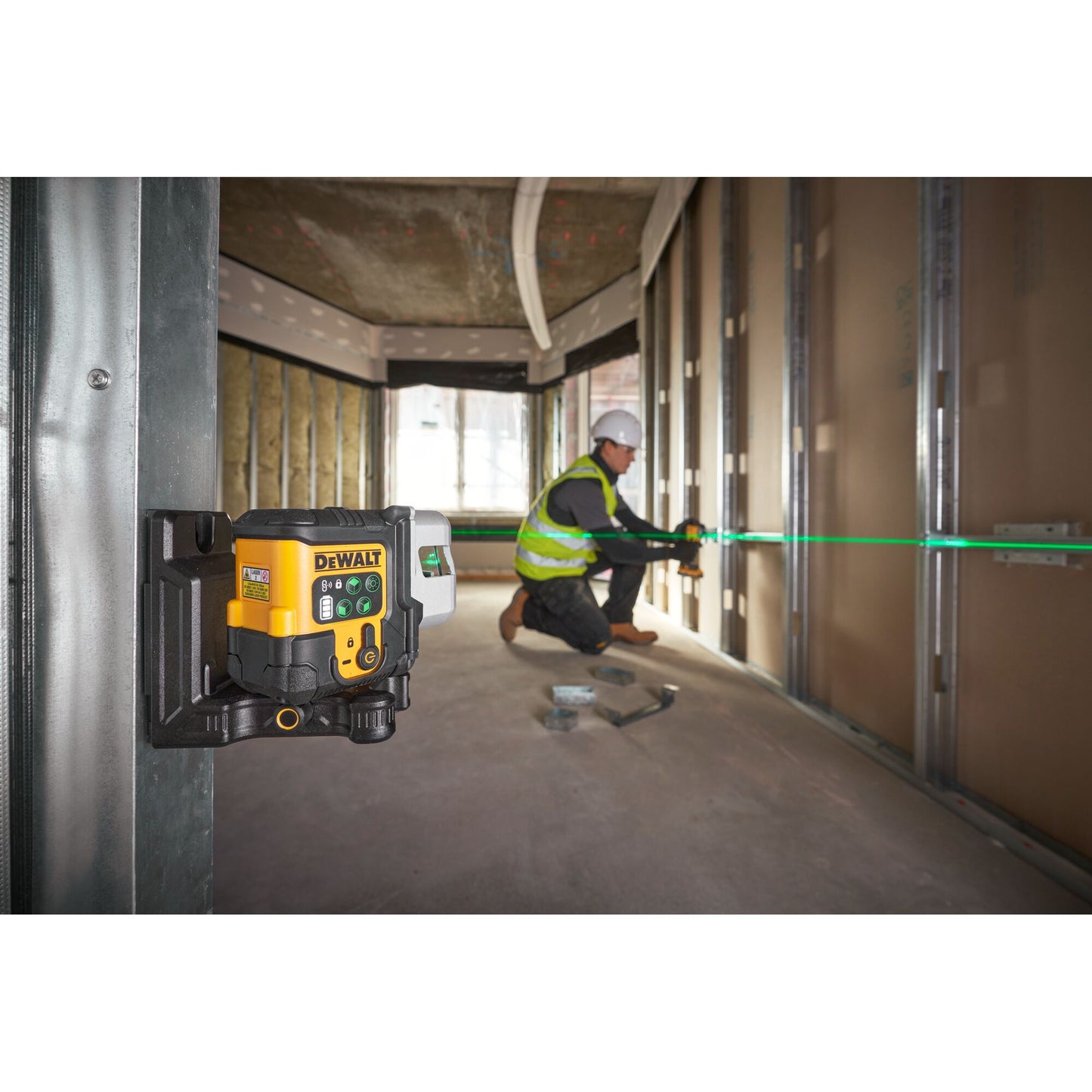 Nivel láser autonivelante Verde USB-C de 3 líneas 180º Dewalt DCLE14301GB