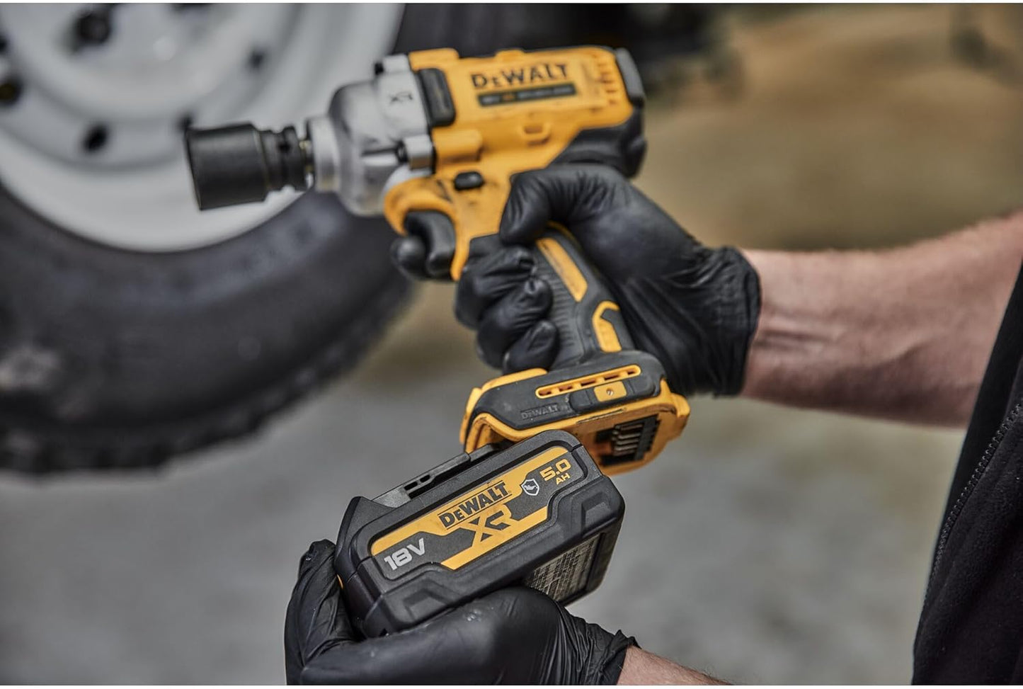 Bürstenloser Schlagschrauber XR 18V 1/2 813Nm mit Transportkoffer Dewalt DCF891NT