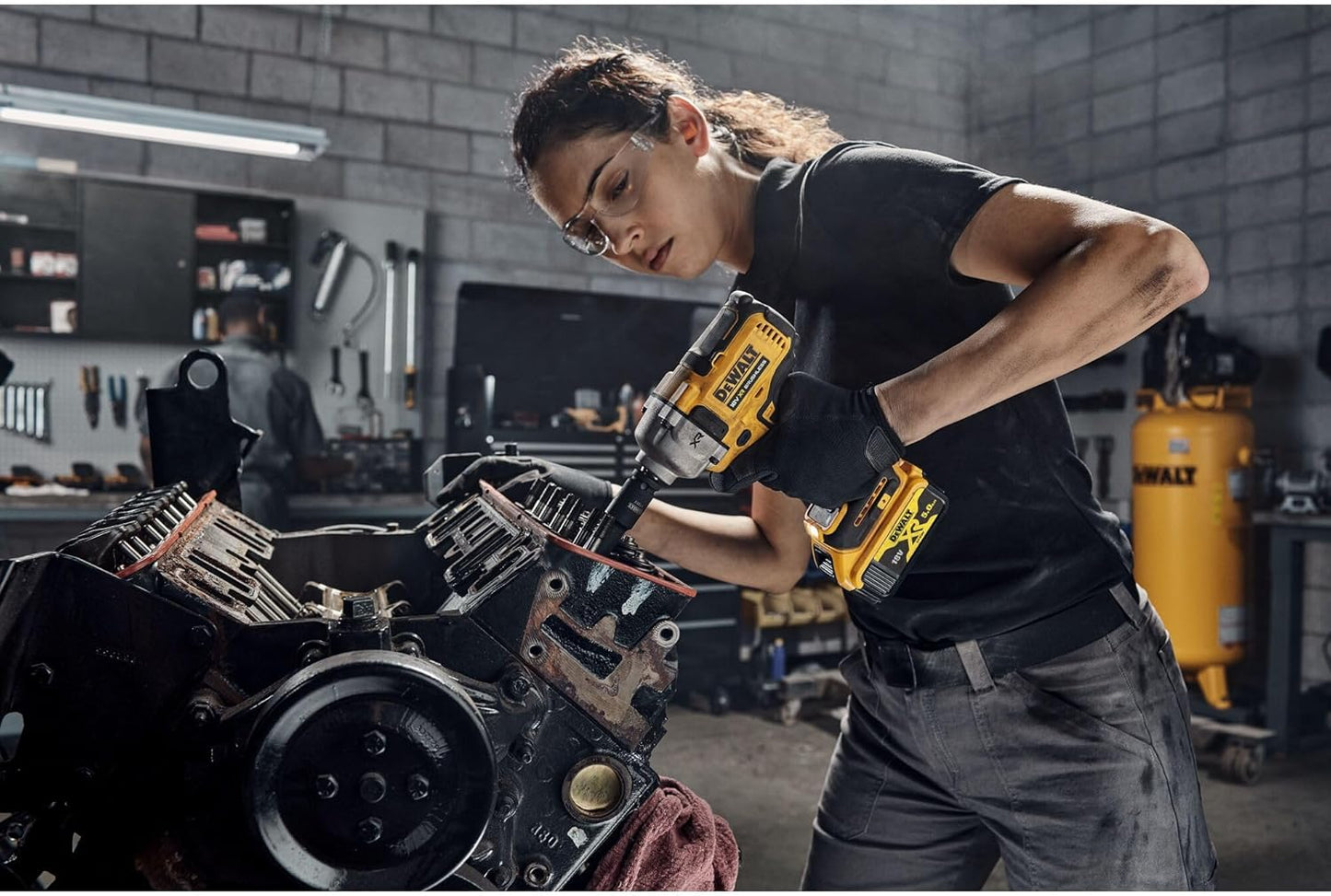 Bürstenloser Schlagschrauber XR 18V 1/2 813Nm mit Transportkoffer Dewalt DCF891NT