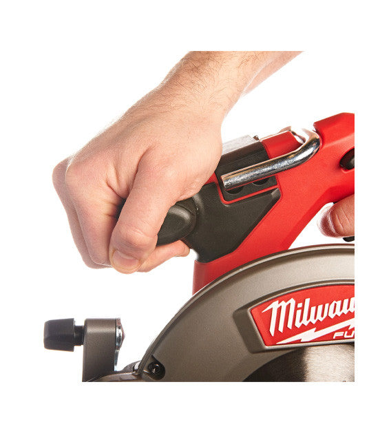 Sierra Circular para madera y plástico M18 FUEL 55mm con maletín Milwaukee M18 CCS55-0X