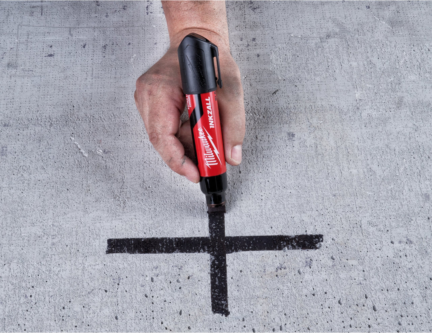 Dicker schwarzer Marker XL INKZALL Milwaukee