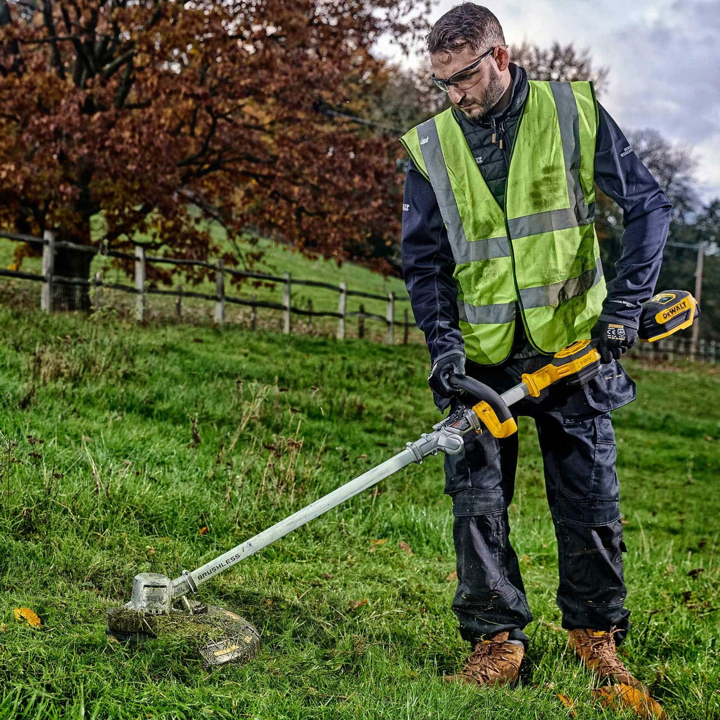 Combo-Set: Heckenschere DCMHT563 + Heckenschere DCMST561 + 2bat 5ah 18V + Ladegerät Dewalt DCMST561HT