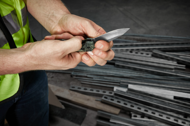 FASTBACK Milwaukee Camouflage Taschenmesser