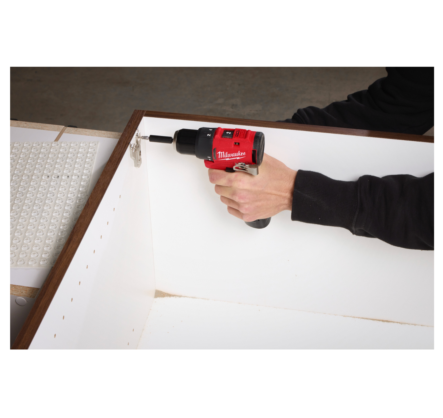 Taladro percutor subcompacto M12 + Batería 2Ah + Cargador + Maletín Milwaukee M12 BLPDRC-202C