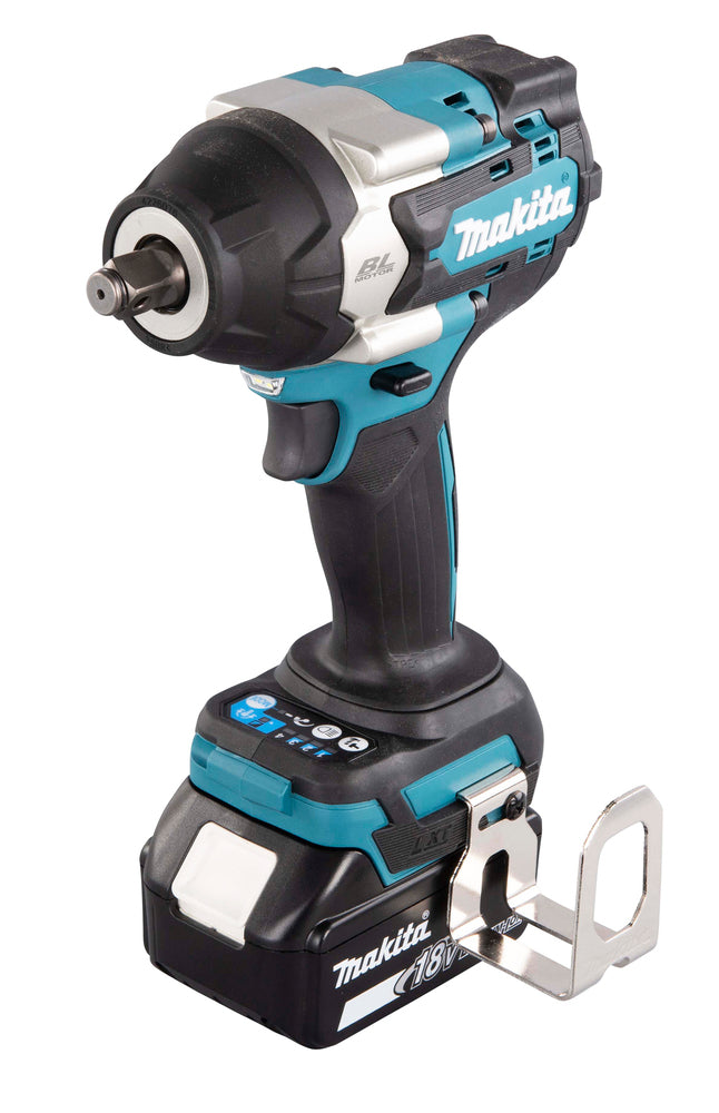 Llave de impacto LXT 18V 1/2 700 Nm con 2 bat 5Ah + Cargador + Maletín Makita DTW700RTJ