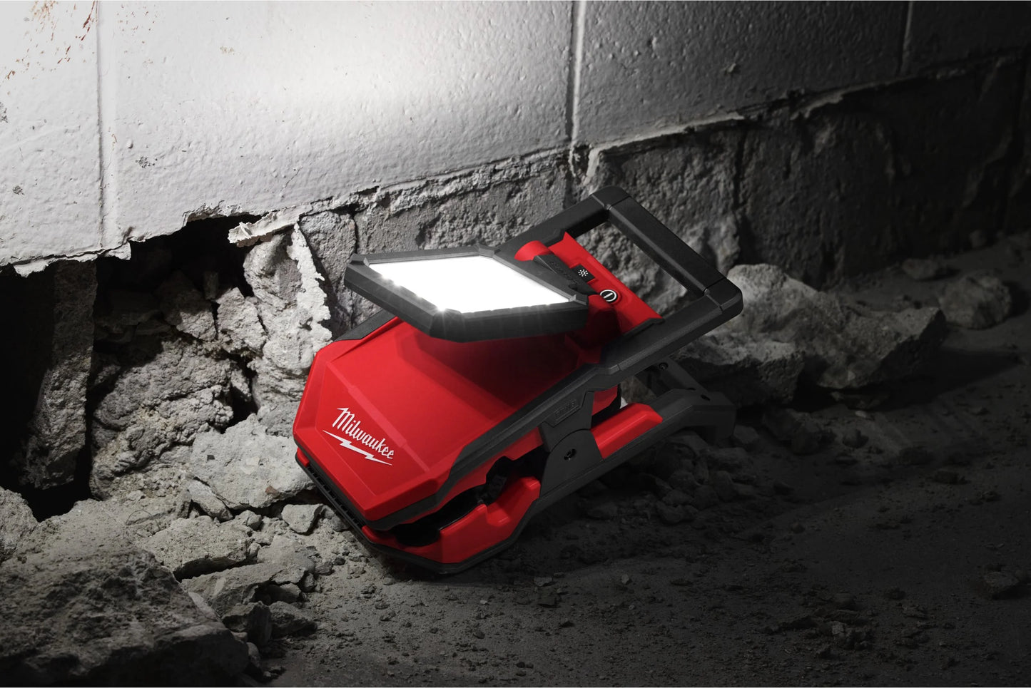Luz de área pivotante Milwaukee M18 PAL2-0