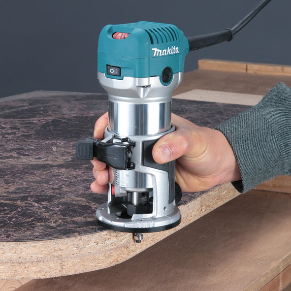 Makita RT0700C 710W Oberfräse
